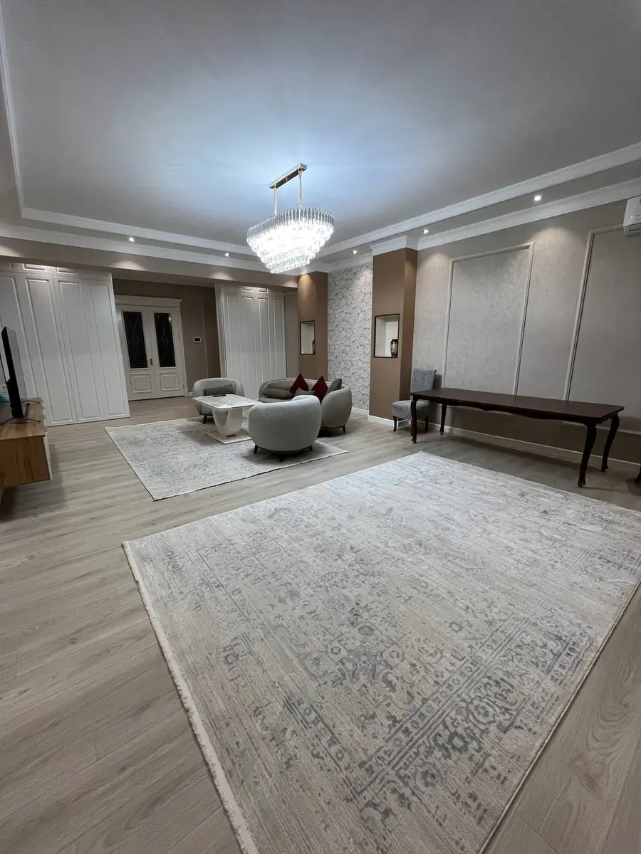 3-комнатная квартира − 150 м², 2/8 этаж