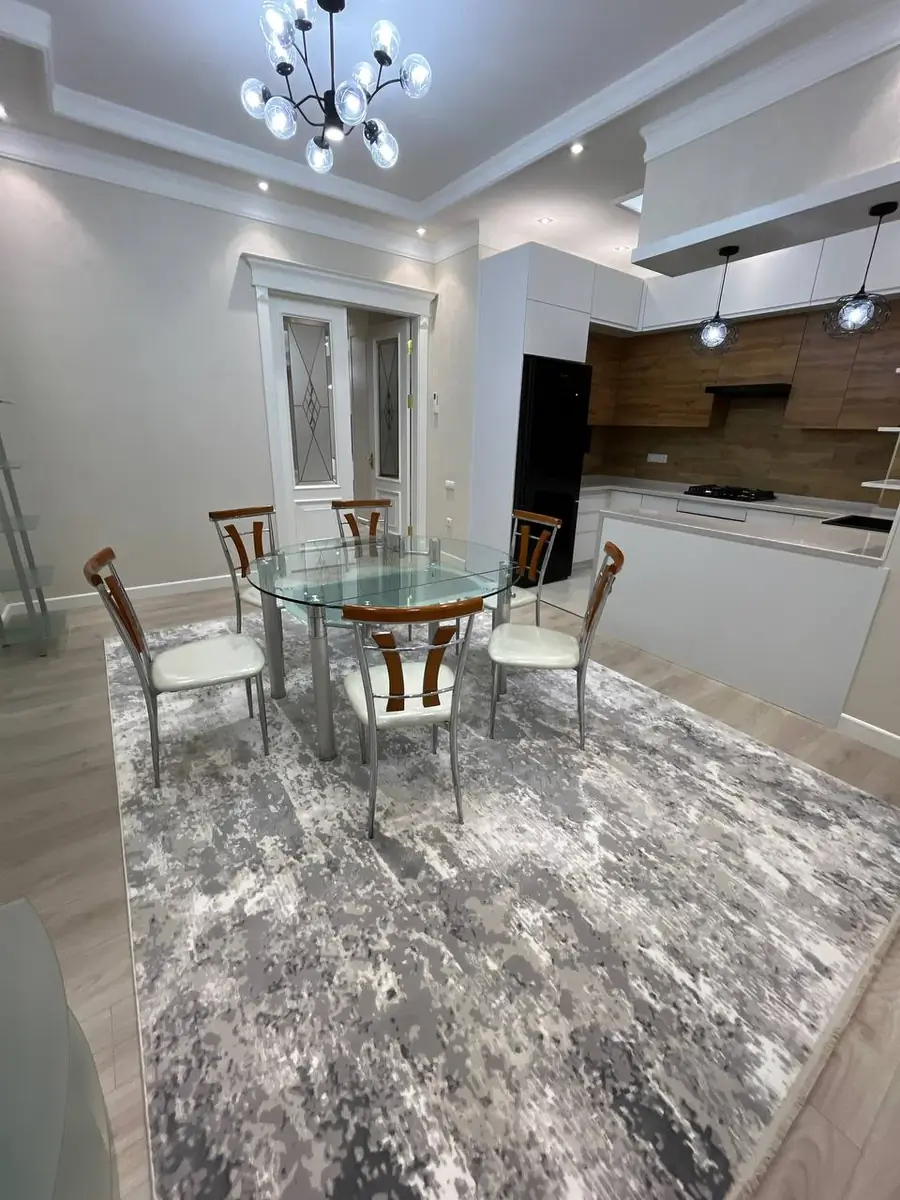 3-комнатная квартира − 150 м², 2/8 этаж