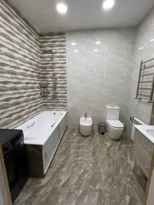 Сдается 3-комнатная квартира − 150 м²