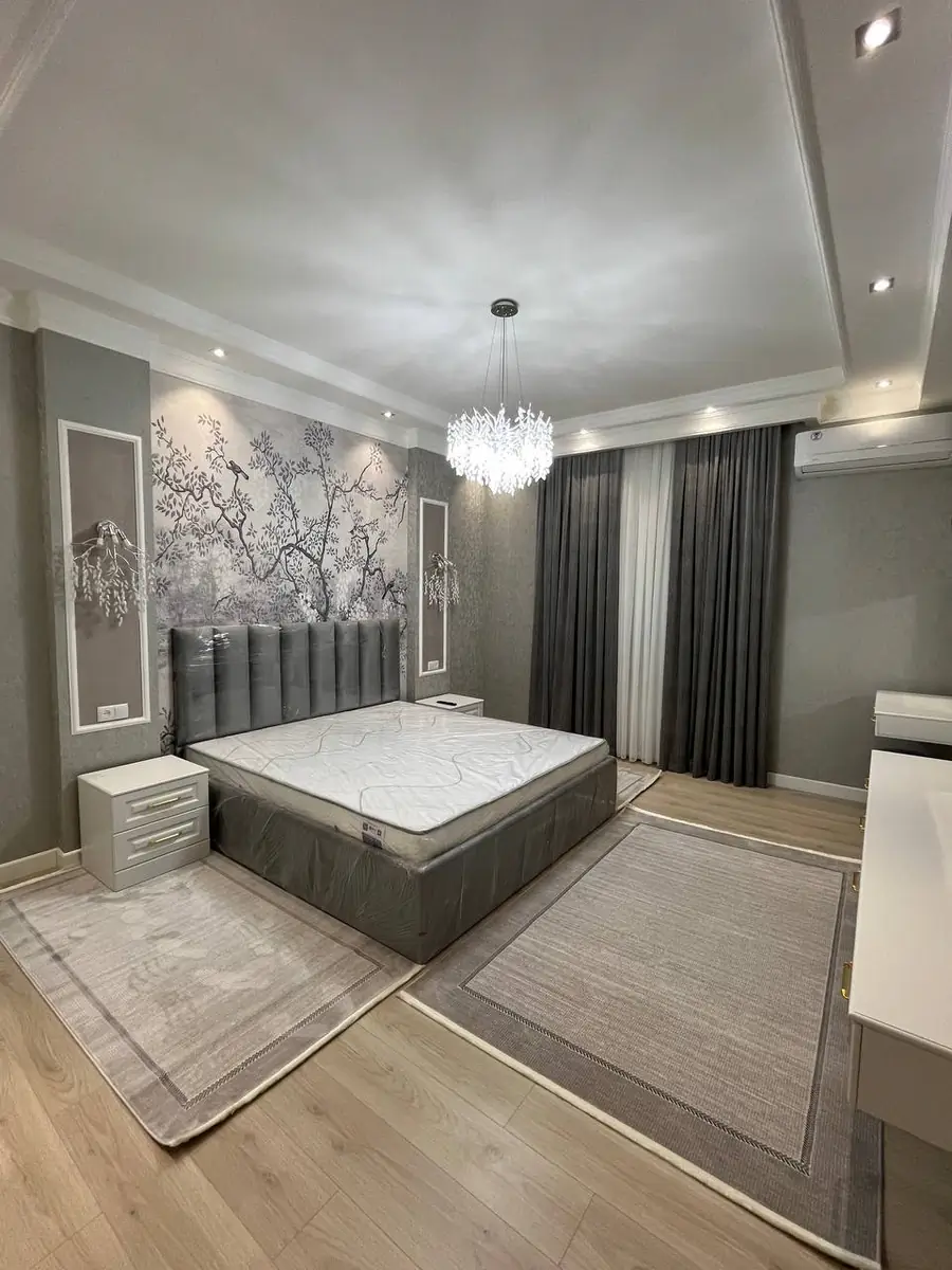 Сдается 3-комнатная квартира − 150 м²