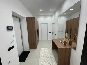 Сдается 2-комнатная квартира − 67 м²