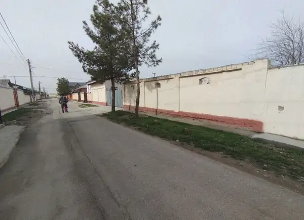 1-этажный дом − 850 м², 8.5 сот.