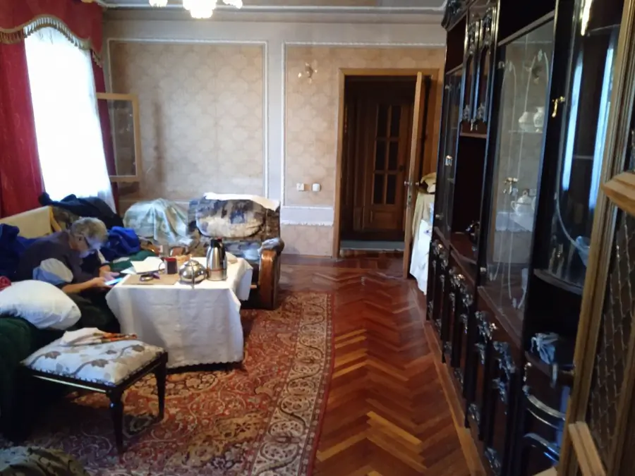 4 qavatli uy − 271 m², 2.7 sot. 