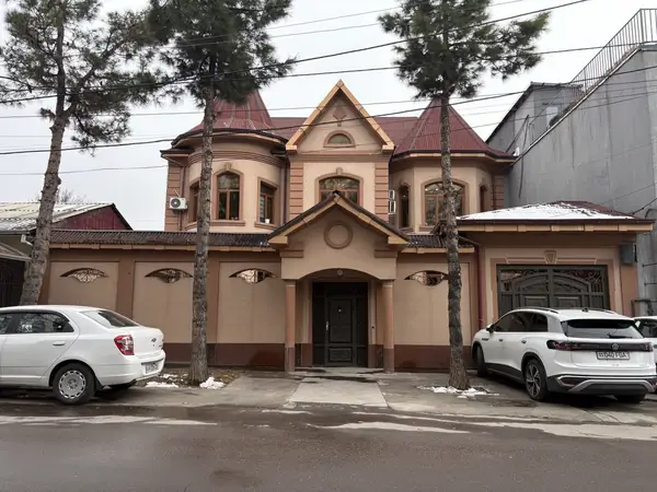 Офис − 120 м², 1/2 этаж