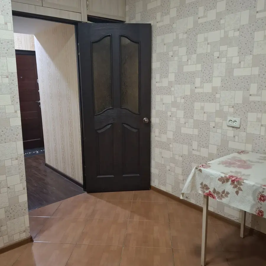 1-комнатная квартира − 42 м², 2/4 этаж
