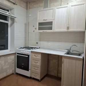 1-комнатная квартира − 42 м², 2/4 этаж