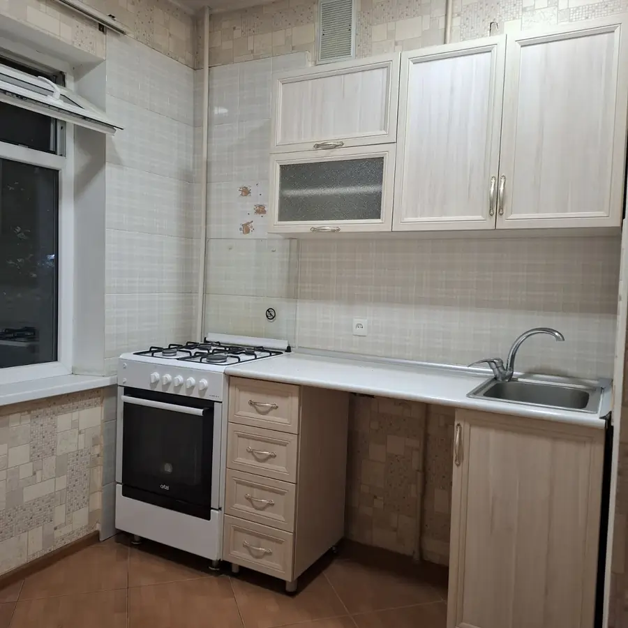 1-комнатная квартира − 42 м², 2/4 этаж