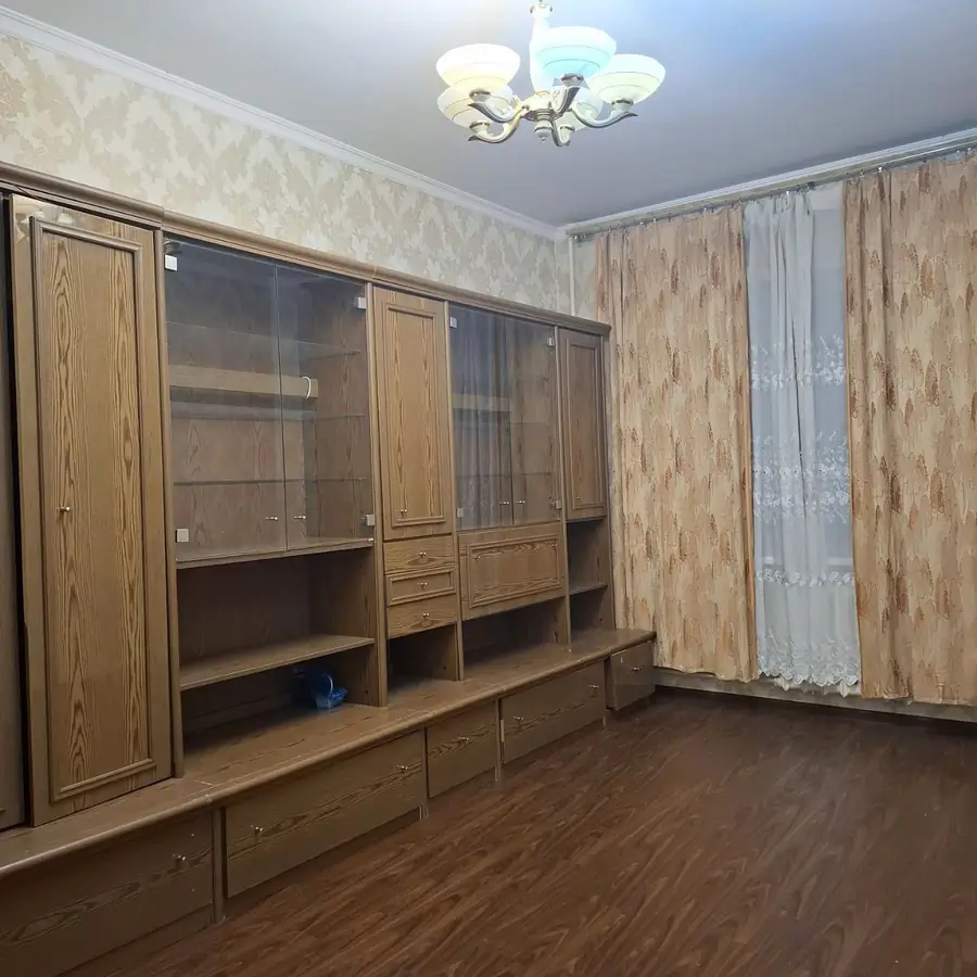 1-комнатная квартира − 42 м², 2/4 этаж