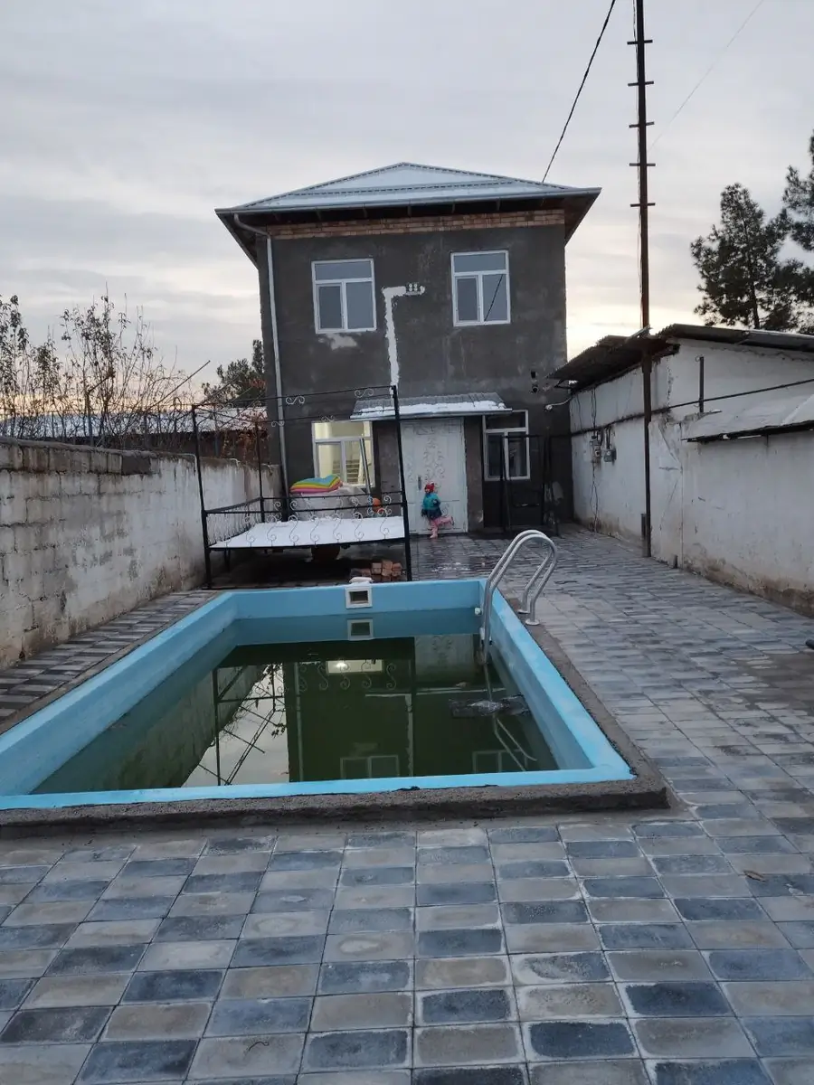 2 qavatli uy sotiladi − 110 m²
