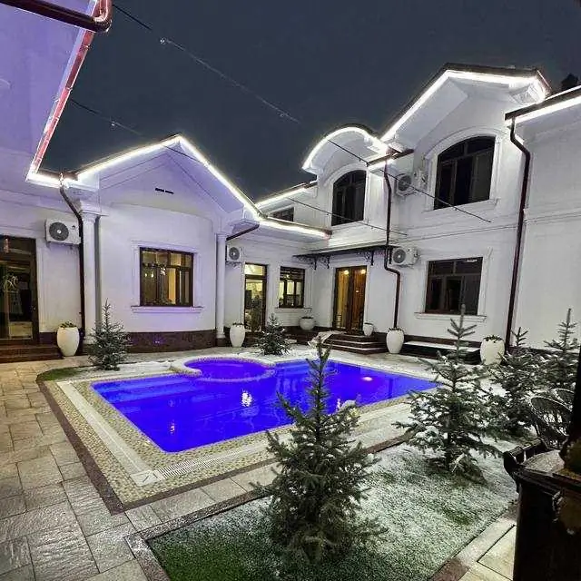 2 qavatli uy − 250 m², 7 sot. 