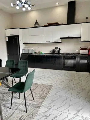 Посуточно 2-этажный дом − 250 м²