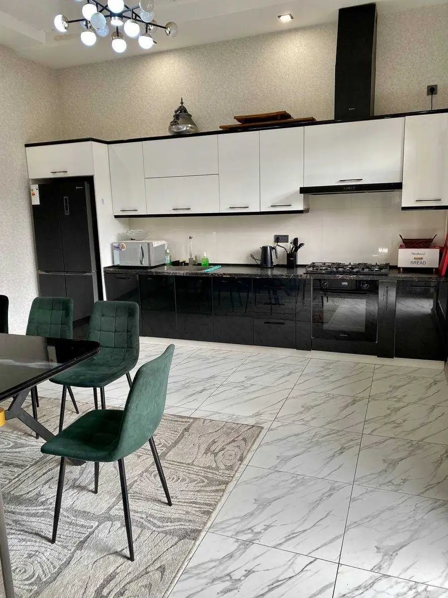 Посуточно 2-этажный дом − 250 м²