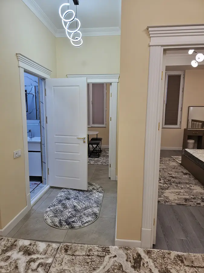 Сдается 2-комнатная квартира − 56 м²