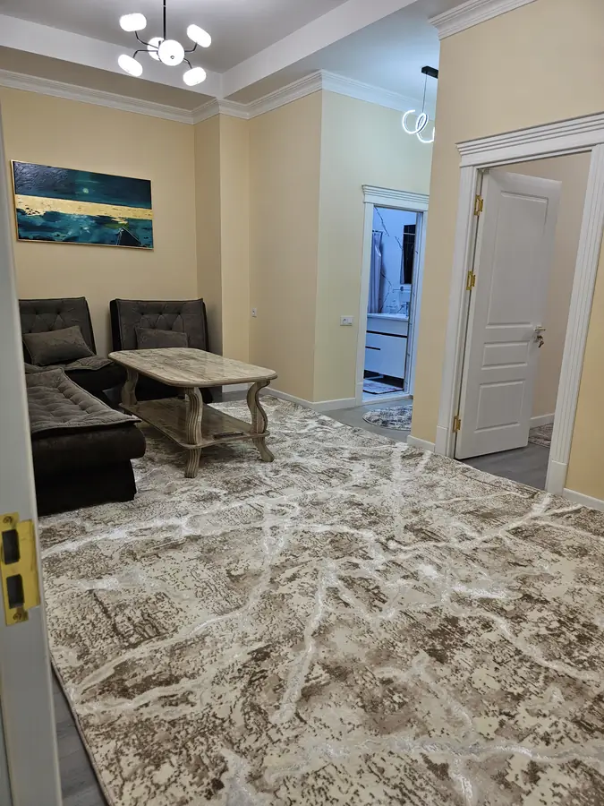 Сдается 2-комнатная квартира − 56 м²