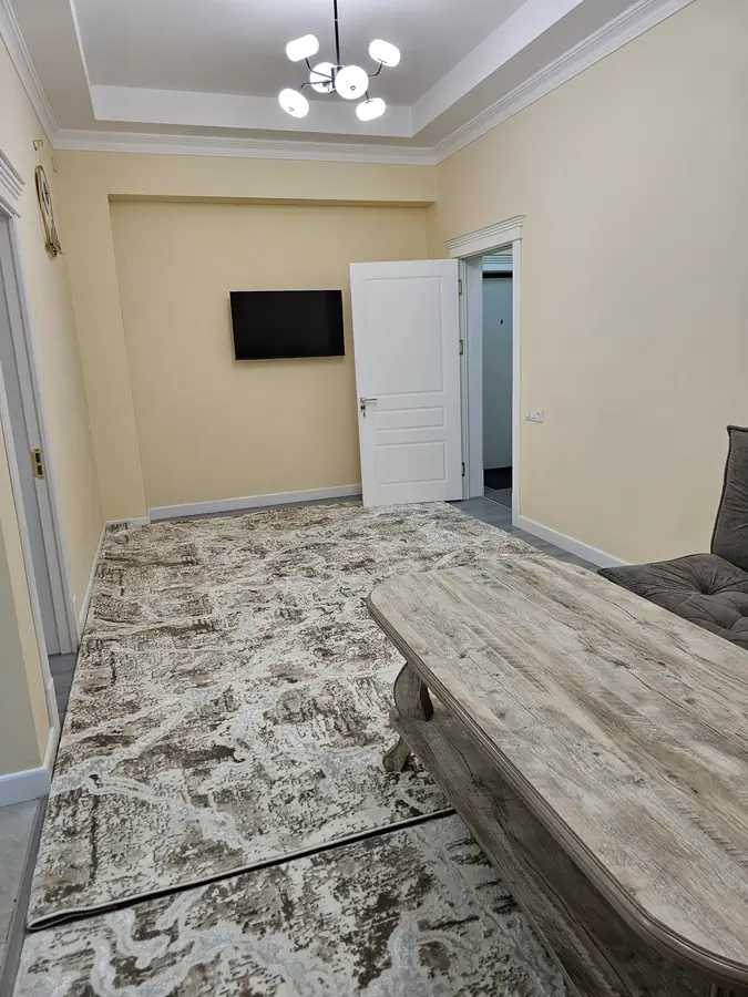 Сдается 2-комнатная квартира − 56 м²