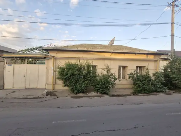 1-этажный дом − 80 м², 4 сот.