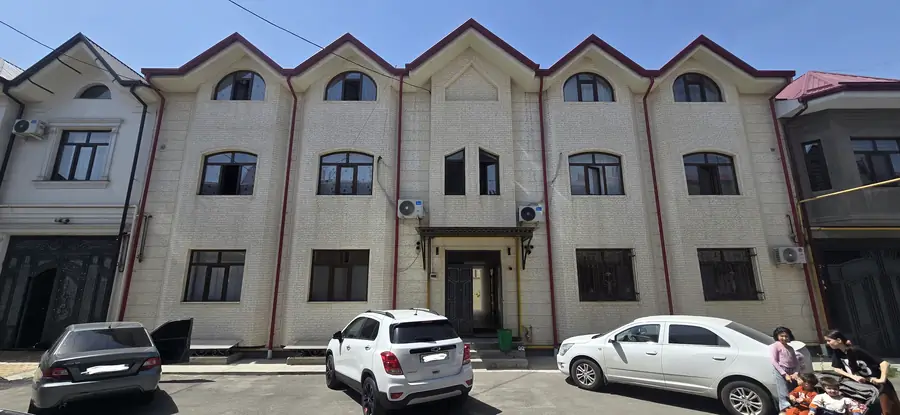 5 dan ortiq xonali kvartira − 207 m², 1/2 qavat