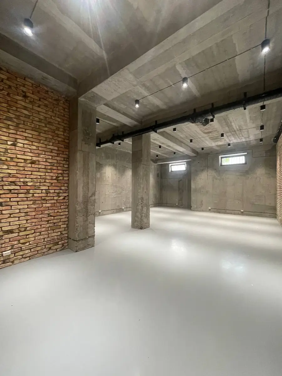 Ijaraga ofis − 1000 m²