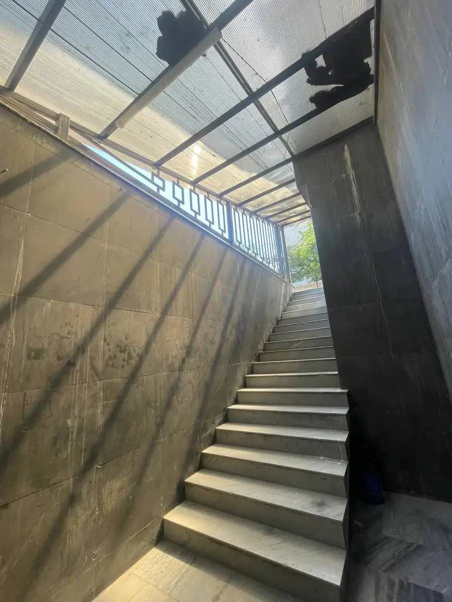 Ijaraga ofis − 1000 m²