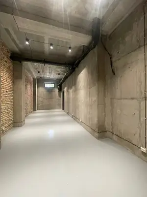 Ofis − 1000 m², 0/7 qavat