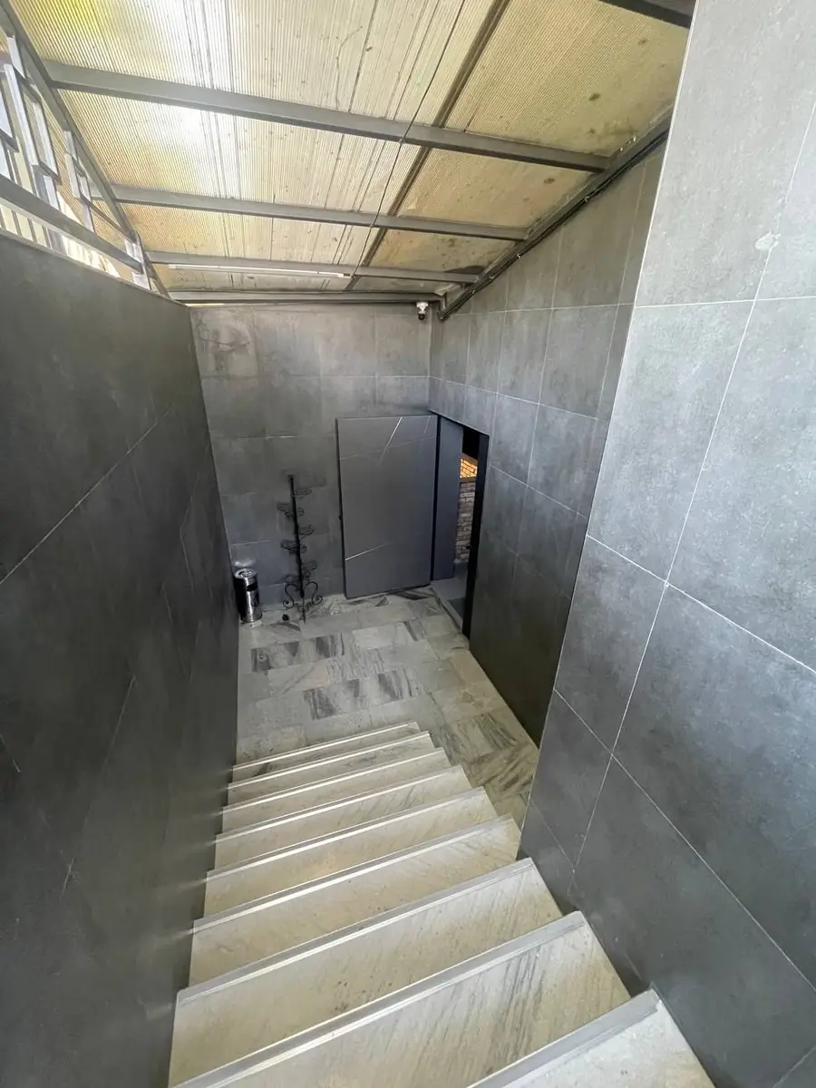 Ofis − 1000 m², 0/7 qavat