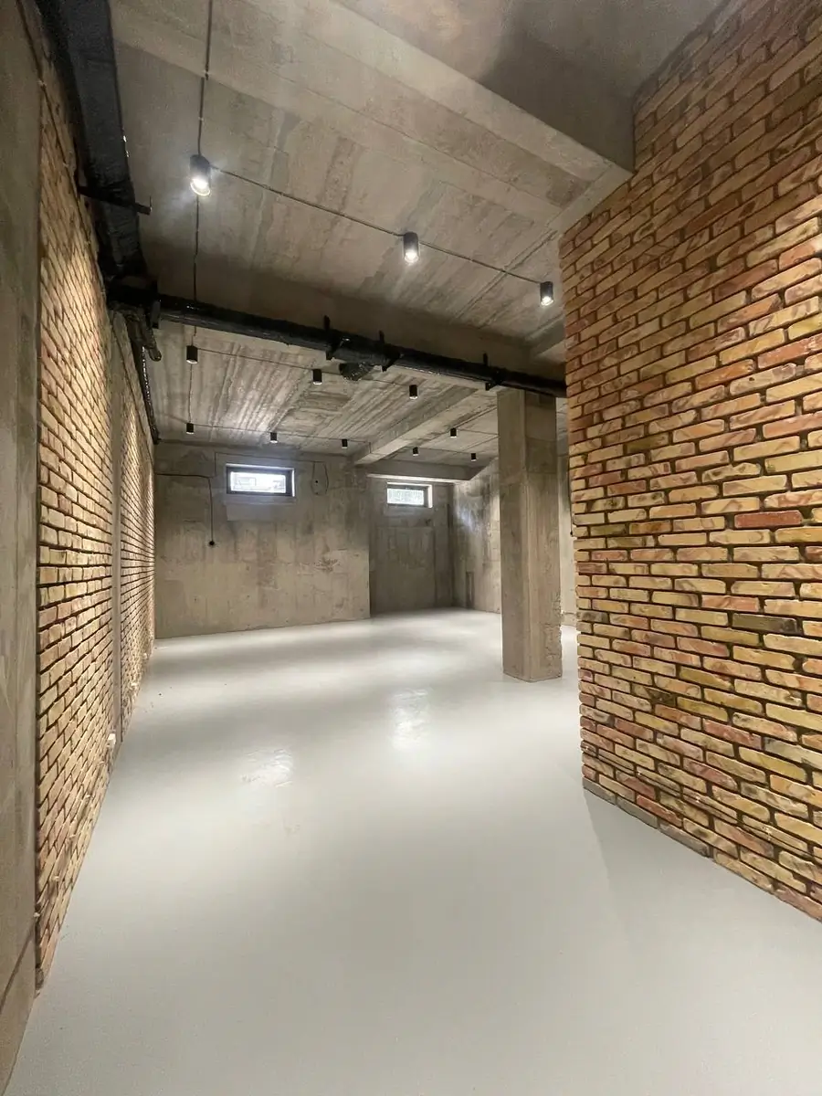 Ofis − 1000 m², 0/7 qavat