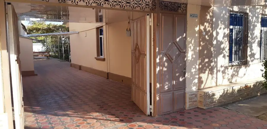 1 qavatli uy − 350 m², 8 sot. 