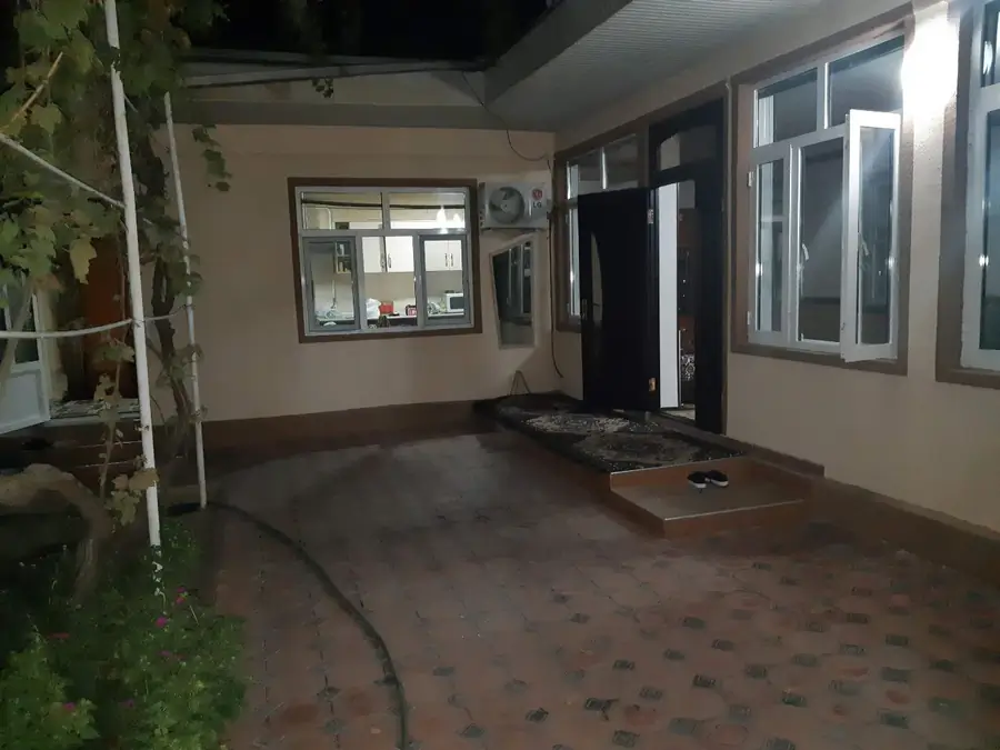 Продается 1-этажный дом − 350 м²