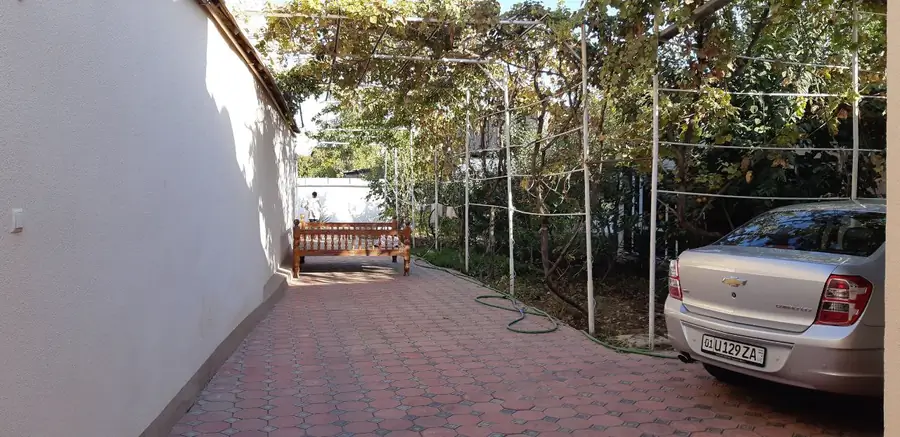 1 qavatli uy − 350 m², 8 sot. 