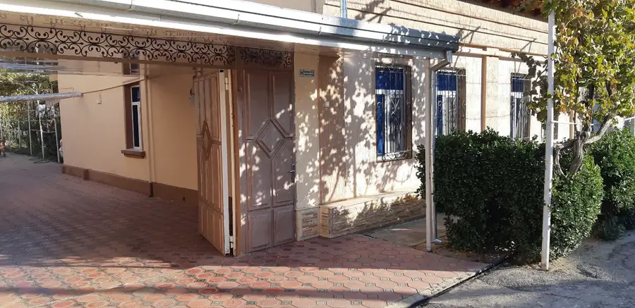 1 qavatli uy − 350 m², 8 sot. 