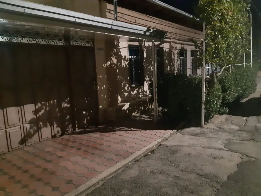 Продается 1-этажный дом − 350 м²