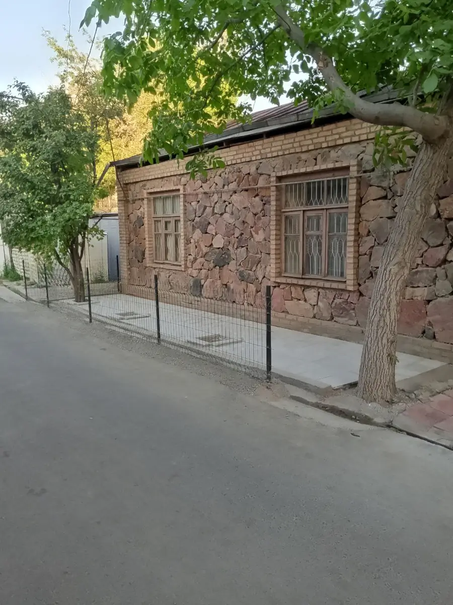 1 qavatli uy − 253 m², 253 sot. 