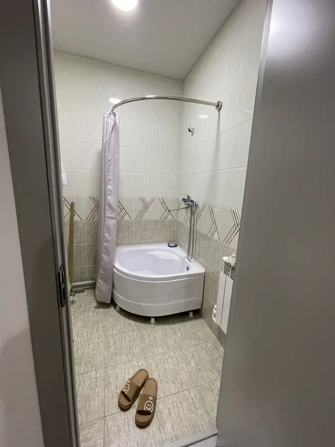 Сдается 3-комнатная квартира − 150 м²