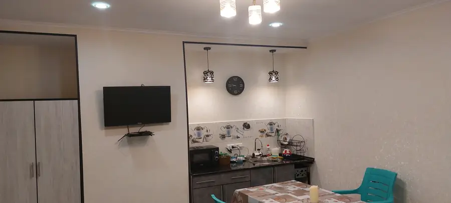 1 из Более 5 комнат в квартире, 1/1 этаж