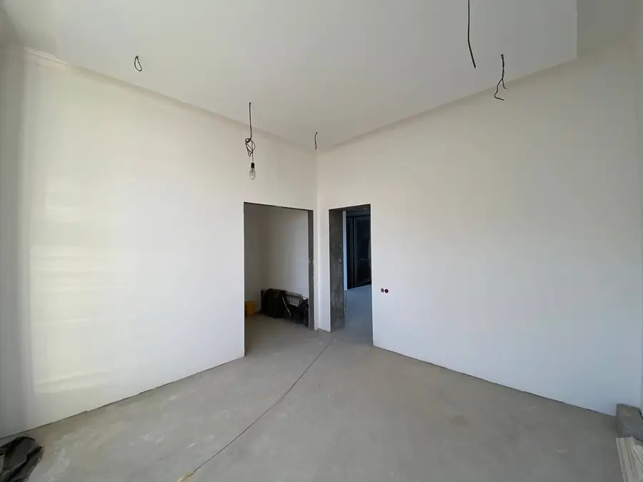 Продается 3-этажный дом − 600 м²
