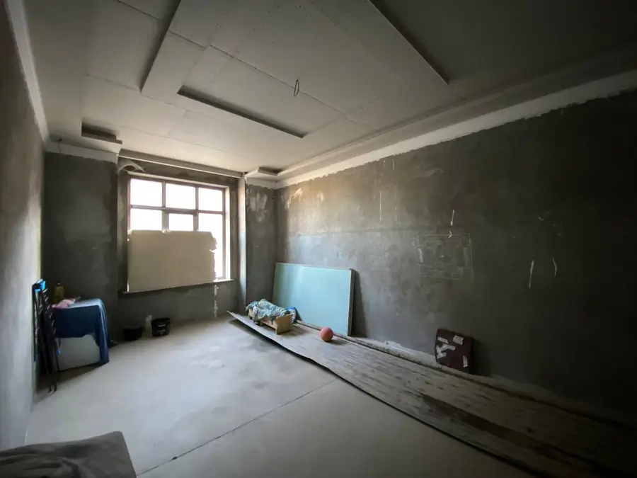 3 qavatli uy − 600 m², 5 sot. 
