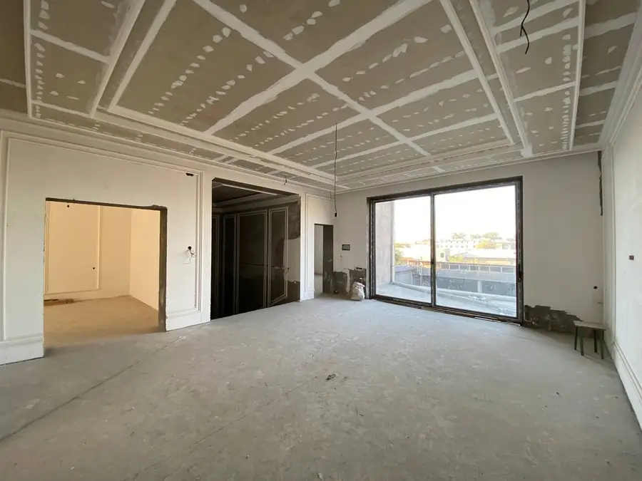 3 qavatli uy − 600 m², 5 sot. 