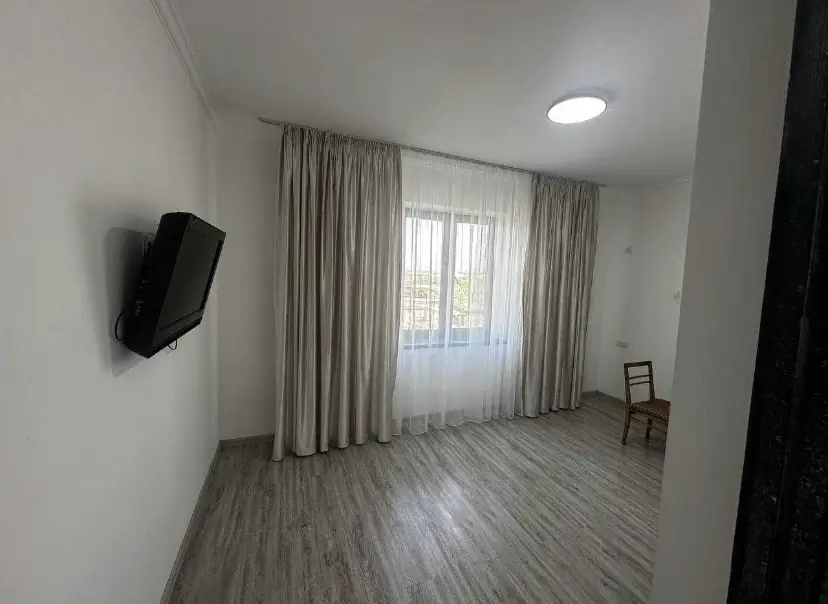 3 xonali kvartira sotiladi − 115 m²