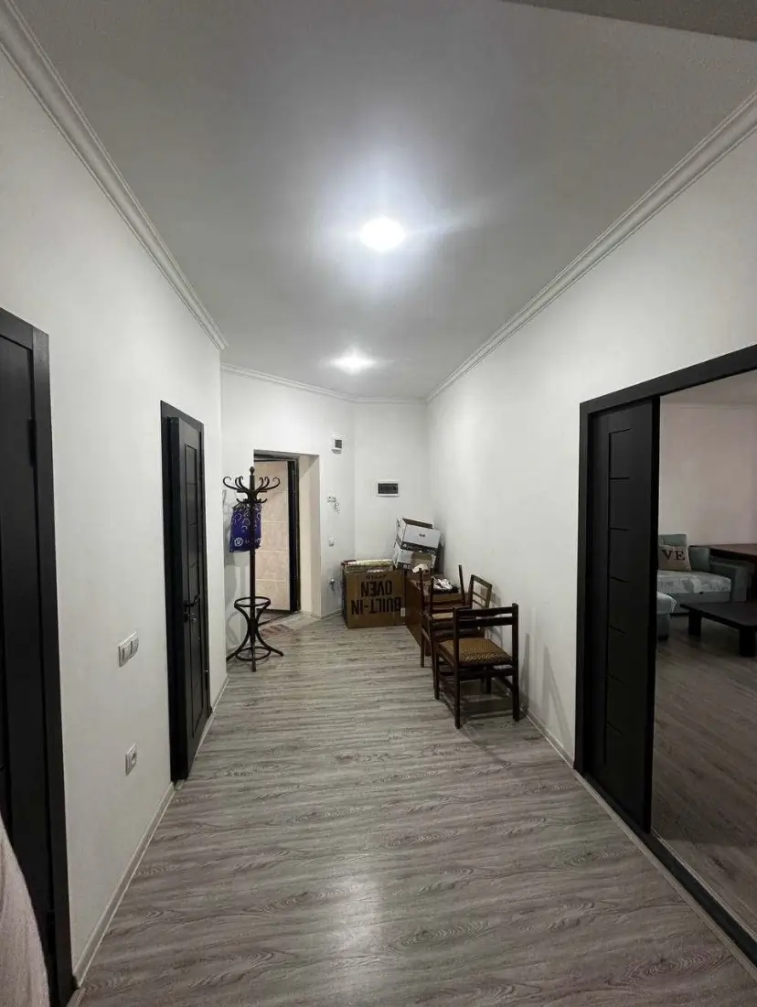 3 xonali kvartira sotiladi − 115 m²