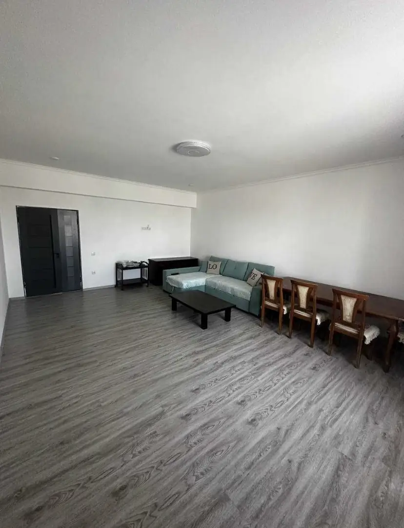 3 xonali kvartira sotiladi − 115 m²