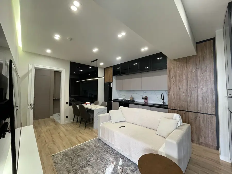 Сдается 2-комнатная квартира − 53 м²