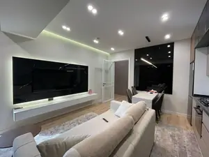 Сдается 2-комнатная квартира − 53 м²