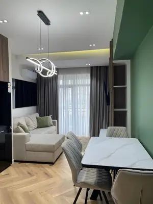 Сдается 3-комнатная квартира − 87 м²