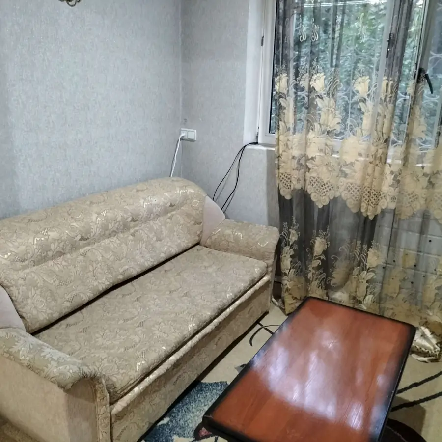 1-комнатная квартира − 45 м², 2/4 этаж