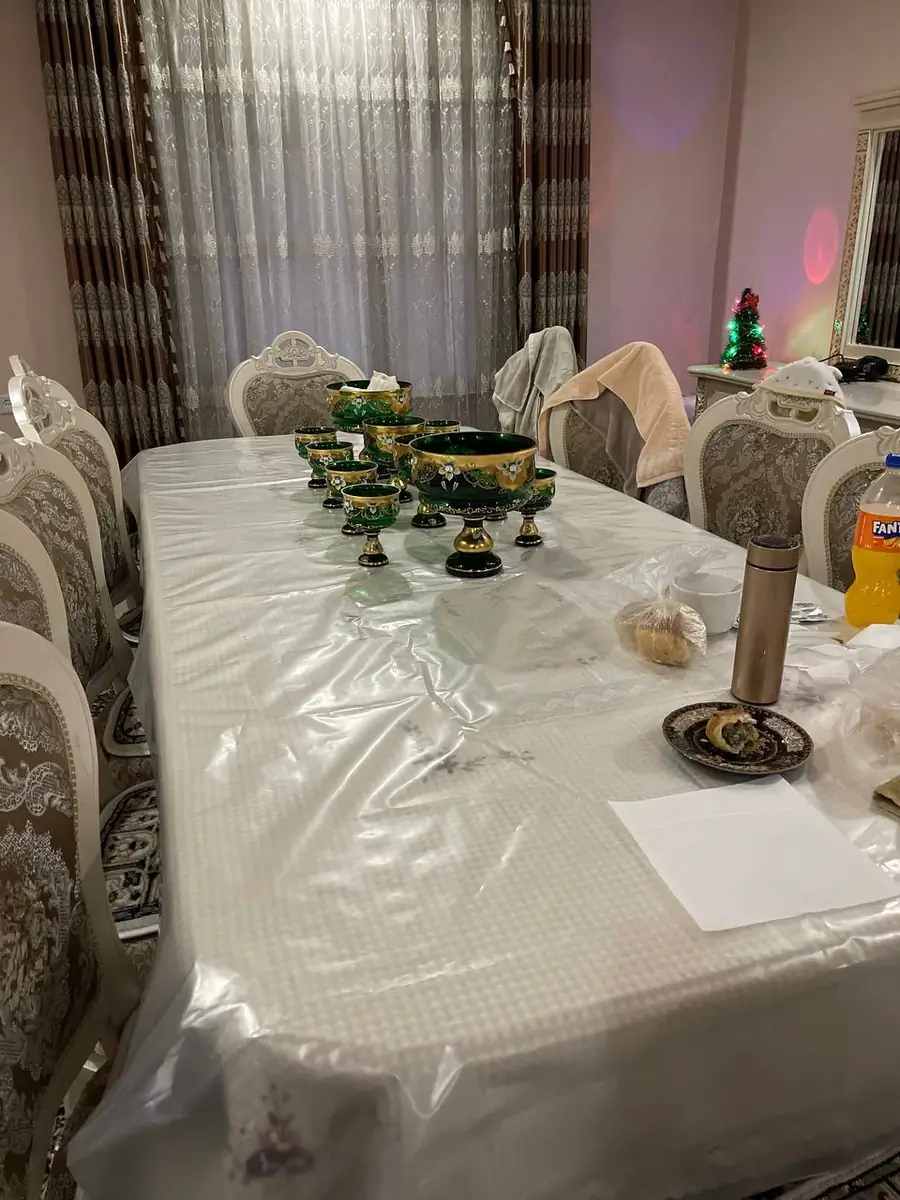 2 qavatli uy sotiladi − 9999 m²