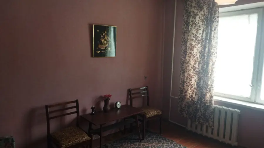 3 xonali kvartira sotiladi − 50 m²