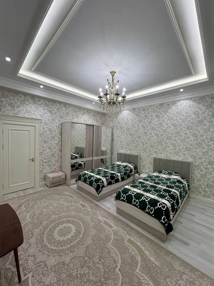 2 qavatli uy − 360 m², 3 sot. 