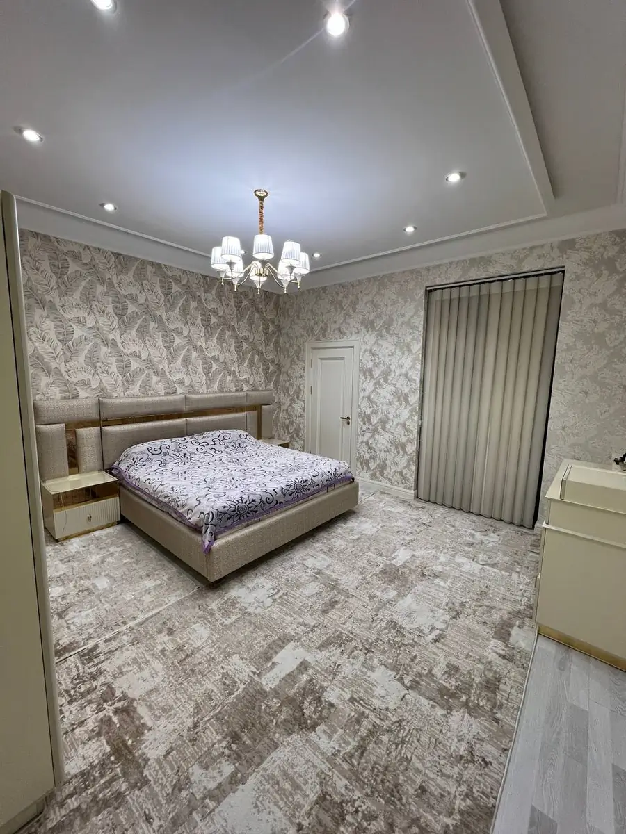 Продается 2-этажный дом − 360 м²
