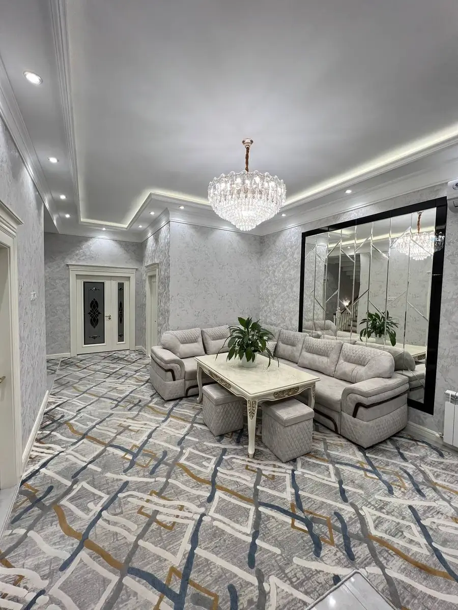 Продается 2-этажный дом − 360 м²