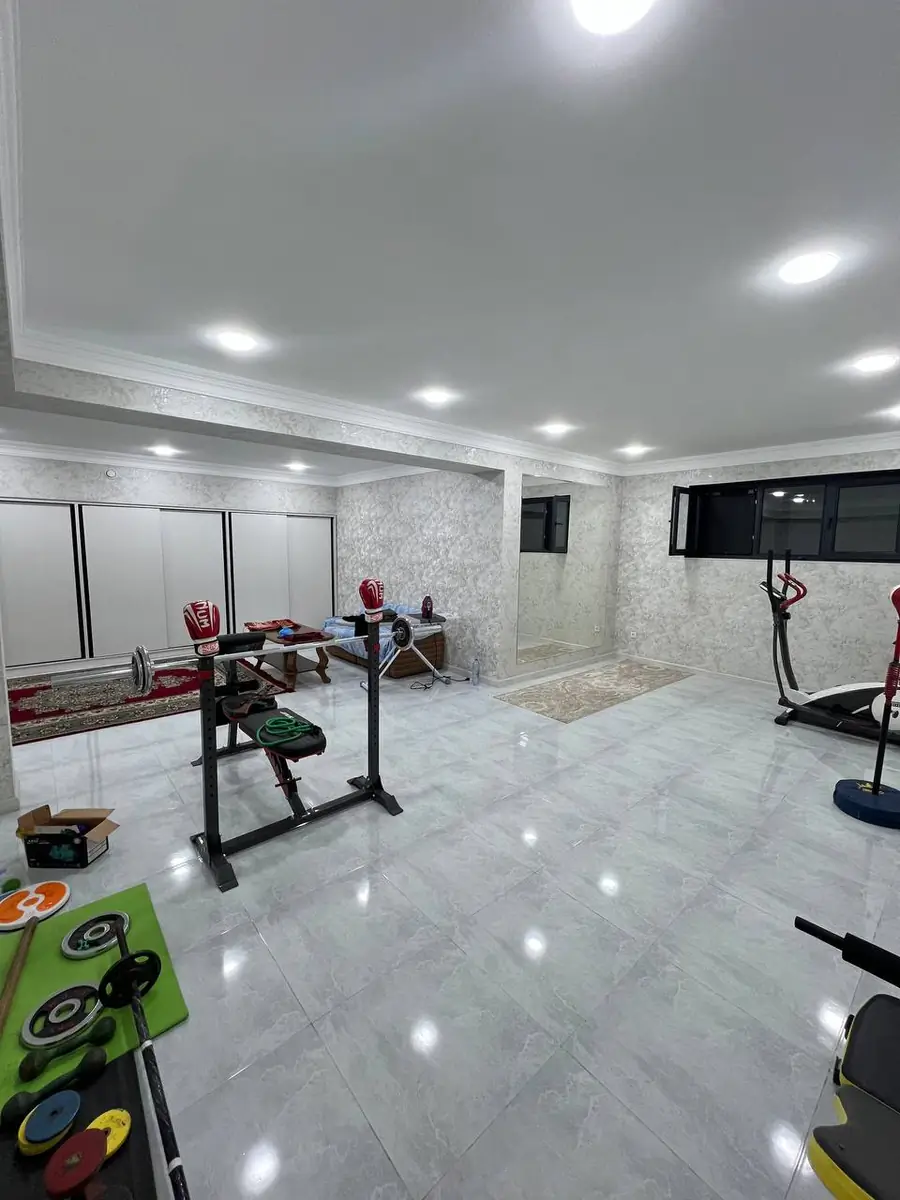 Продается 2-этажный дом − 360 м²